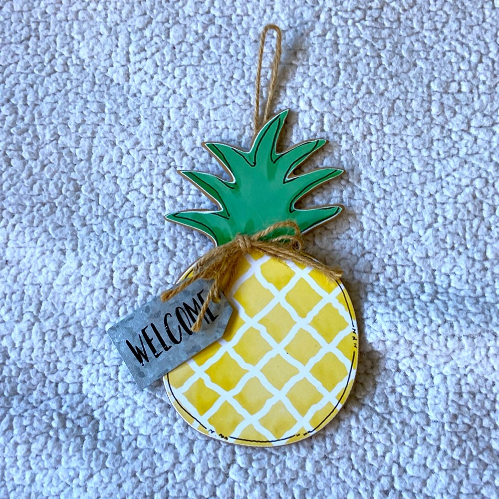 Pineapple welcome hanging wall art